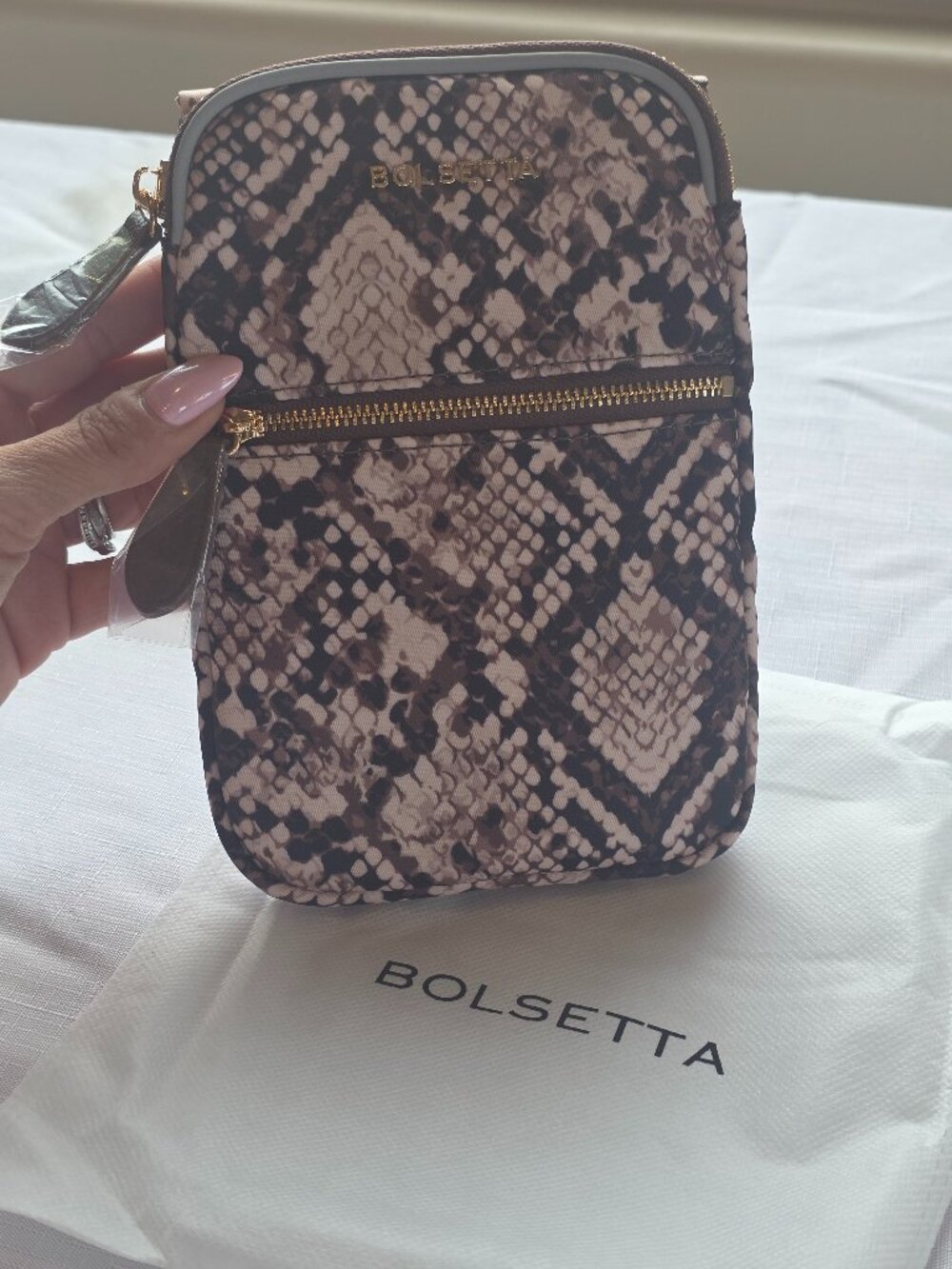Bolsetta RFID Blocking Magnetic Phone Pouch Accessory